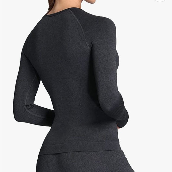 ✨FREE WITH ANY $30 PURCHASE✨ Workout Long Sleeve Shirts for Gym Yoga Running Top - Picture 2 of 11